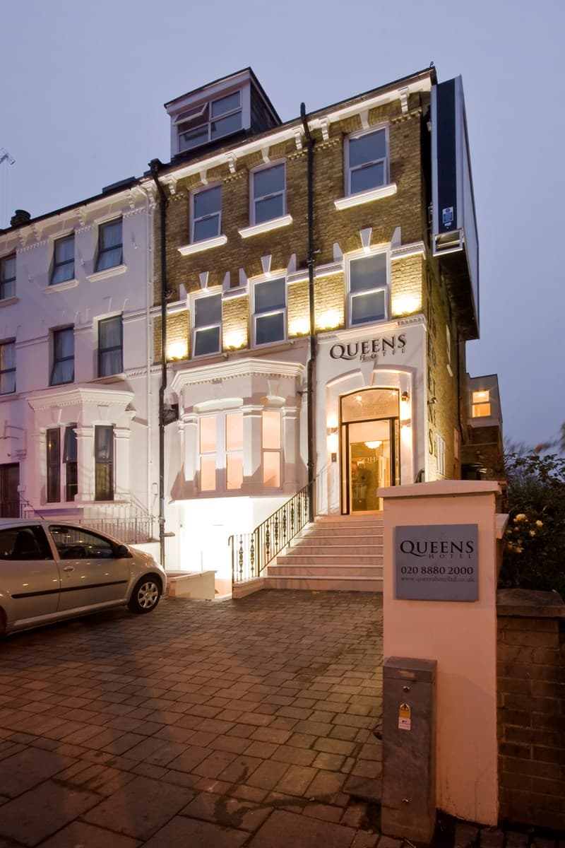 Queens Hotel Finsbury Park Hotel Main Entrance
